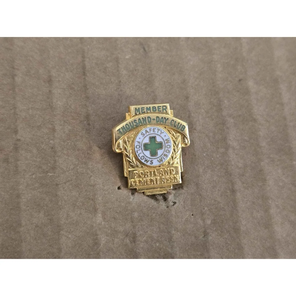 Portland Cement Association Thousand-Day Club Safety Award Lapel Hat Pin G1